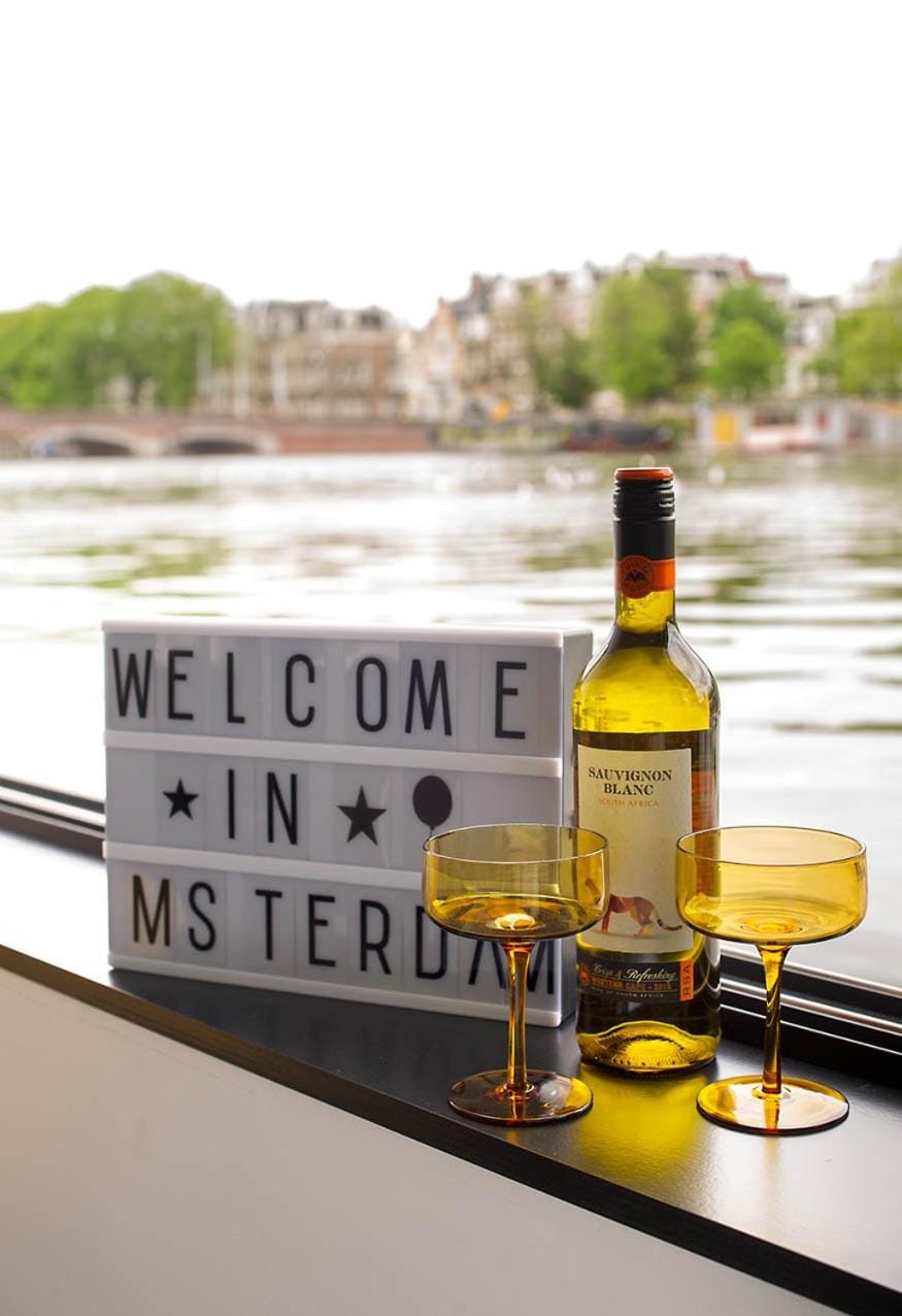 Houseboat Amsterdam - Room with a view Bed and Breakfast in Amsterdam