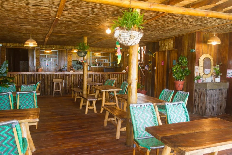 Restaurant/places to eat, Lounge or bar