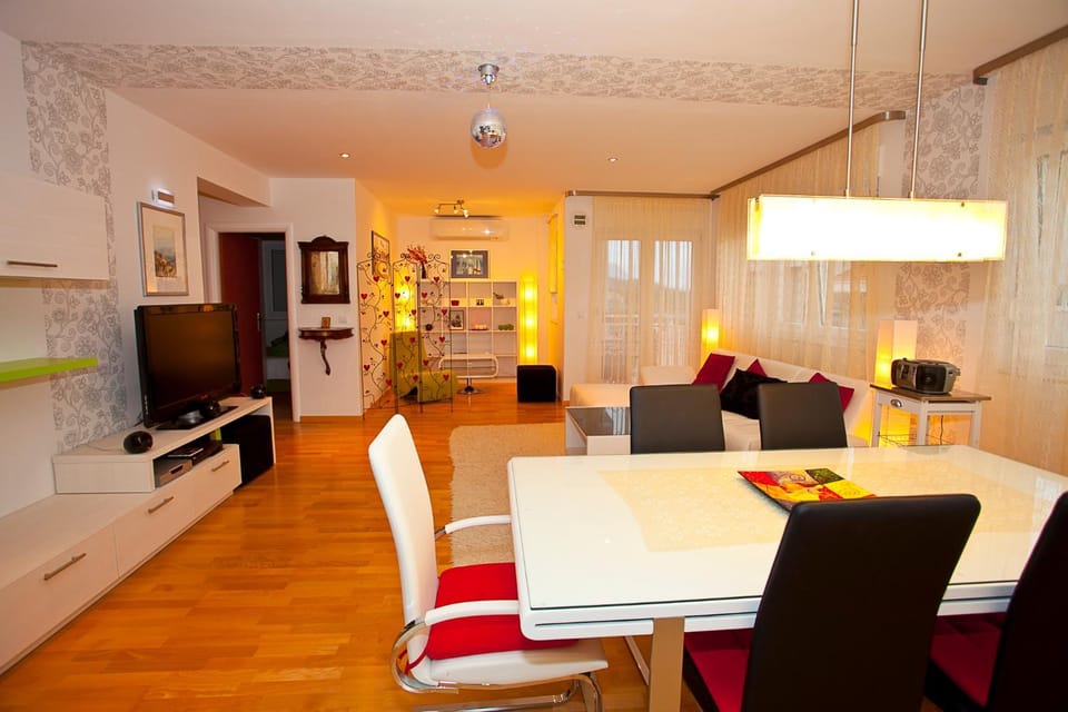 Living room, Seating area, Dining area