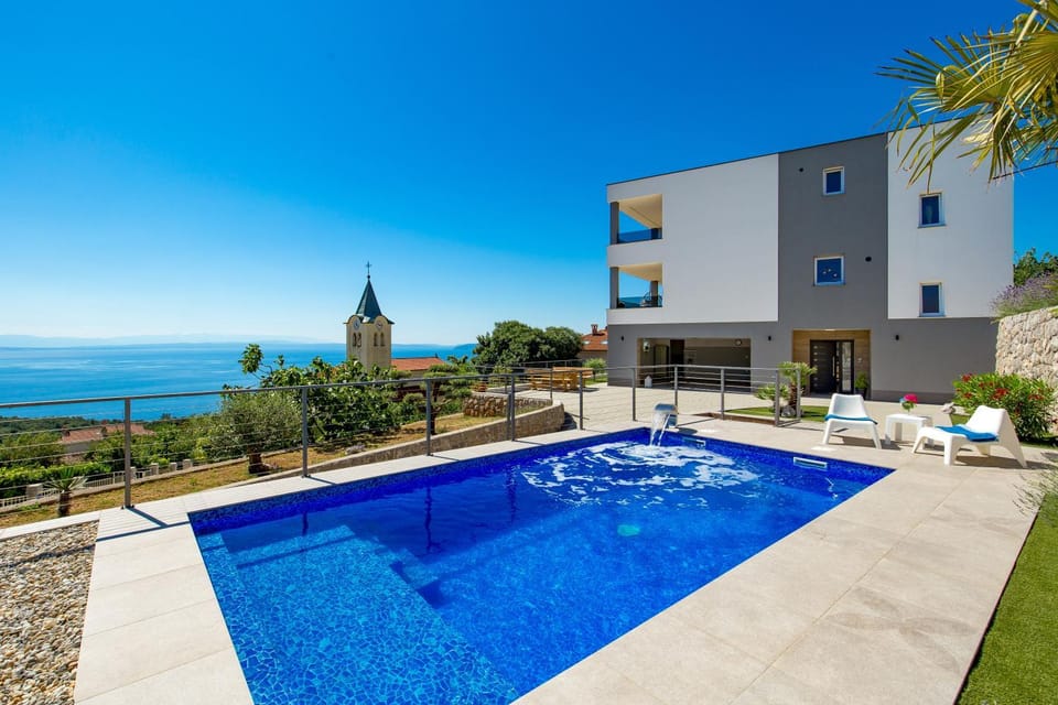 Property building, Day, Pool view, Sea view, Swimming pool