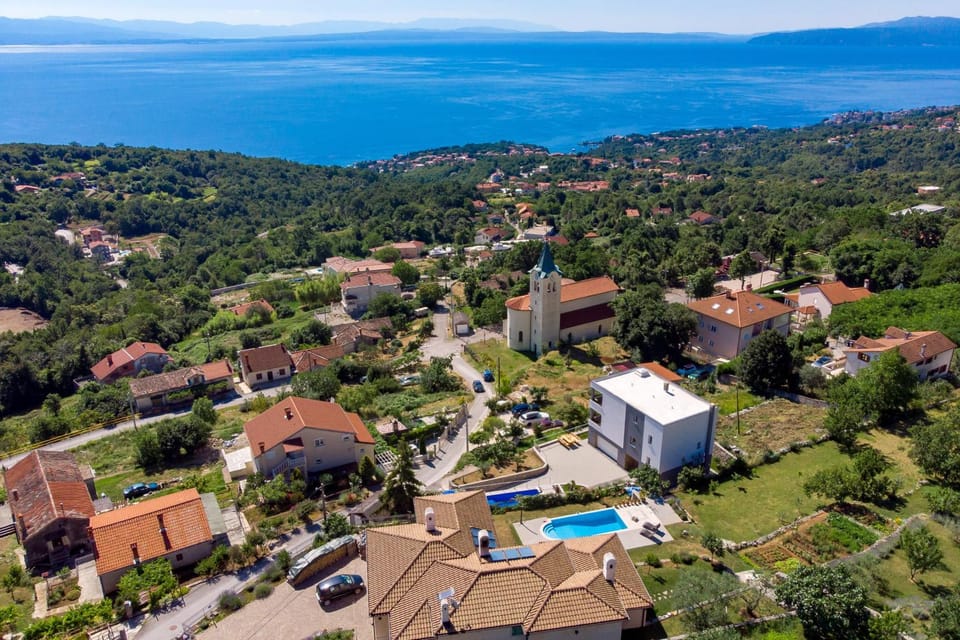 Property building, Neighbourhood, Bird's eye view, Swimming pool