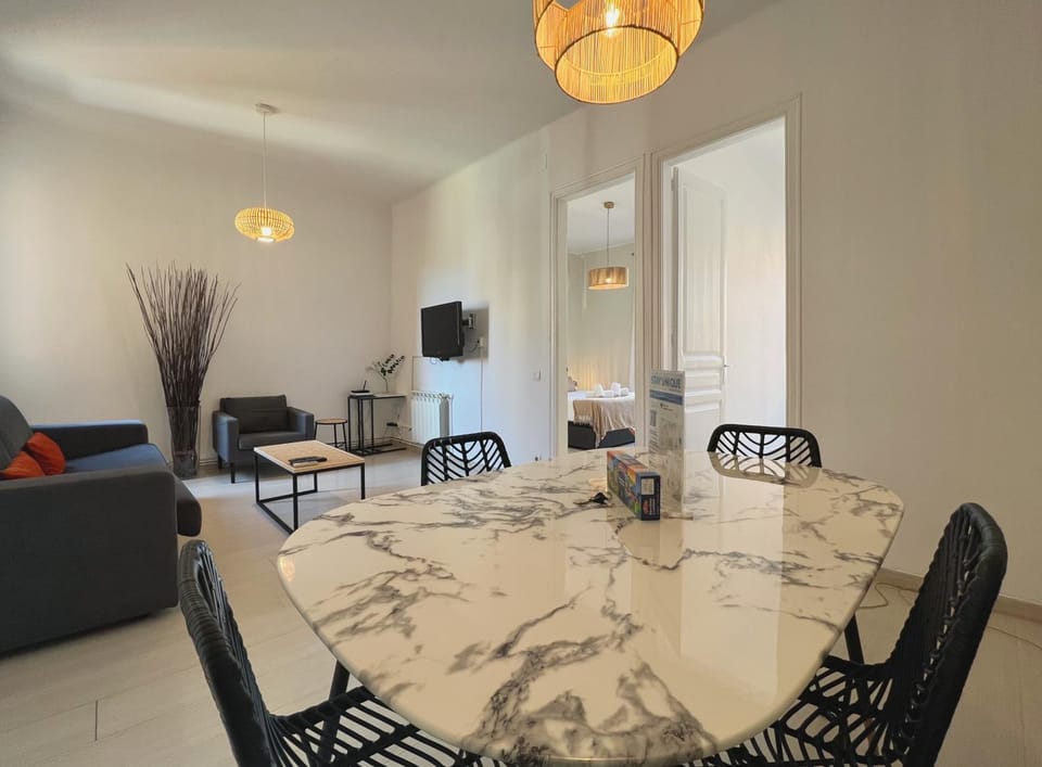 Living room, Seating area, Dining area