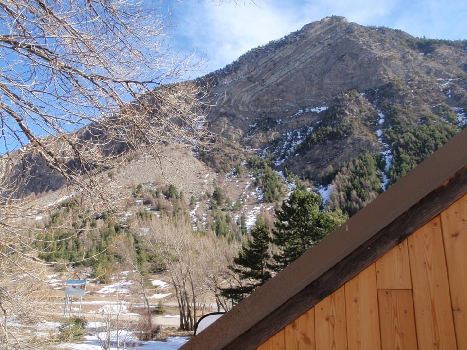 Nearby landmark, Natural landscape, Mountain view