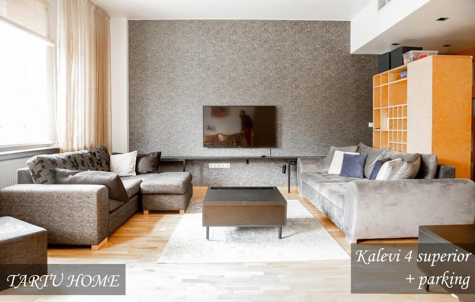 Communal lounge/ TV room, TV and multimedia, Living room, Seating area