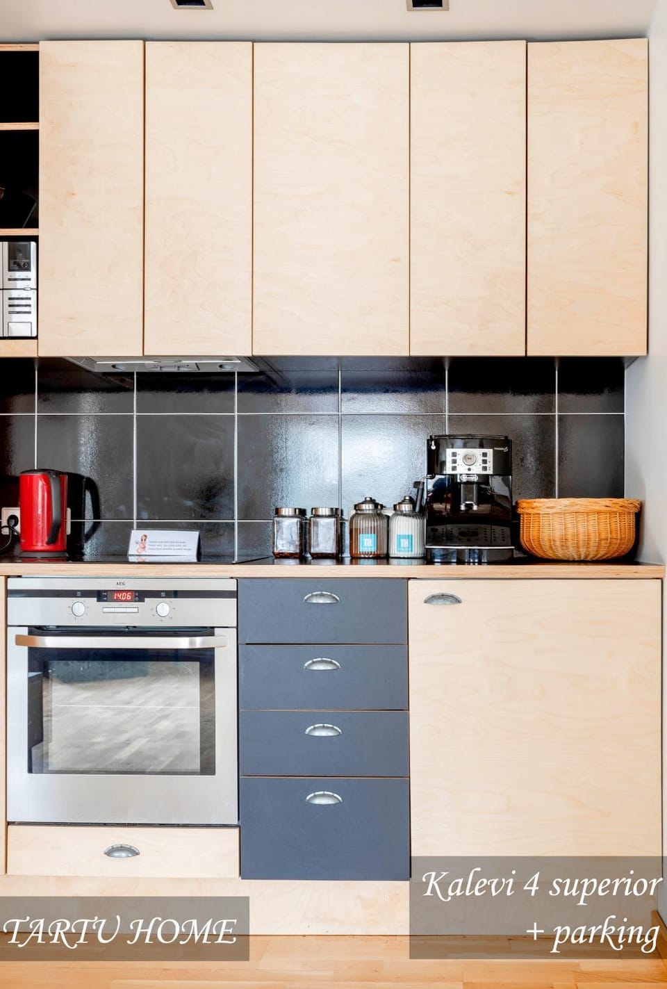 Coffee/tea facilities, Kitchen or kitchenette, oven, pet friendly, stove
