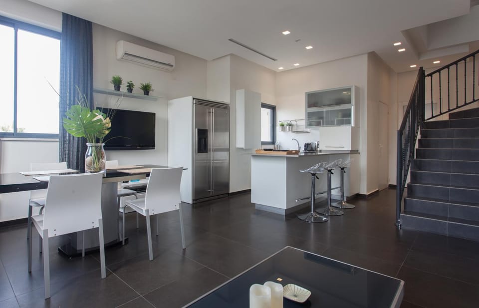 Luxury Penthouse 2 bed near Rothchild Apartment in Tel Aviv-Yafo