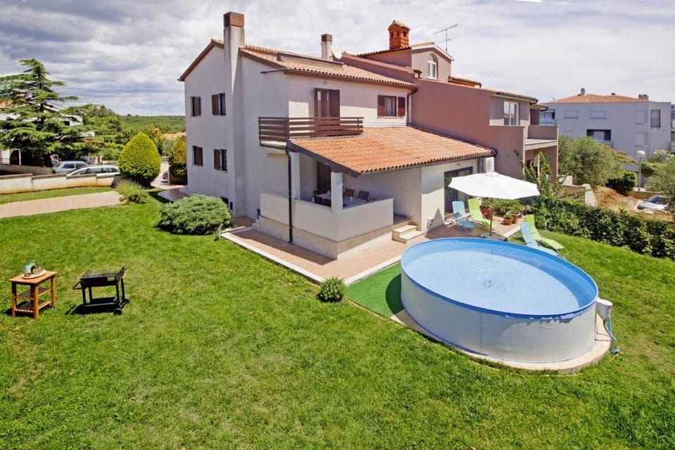 Nada in Vinkuran (Haus für 8 Personen) House in Pula