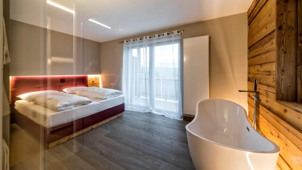 Bed, Photo of the whole room, Bedroom, Bath