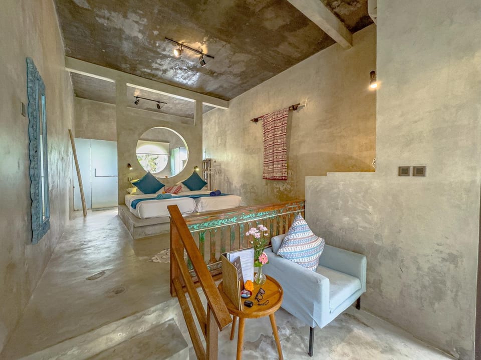 Bed, Seating area, Bedroom