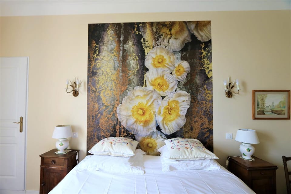 Photo of the whole room, Decorative detail