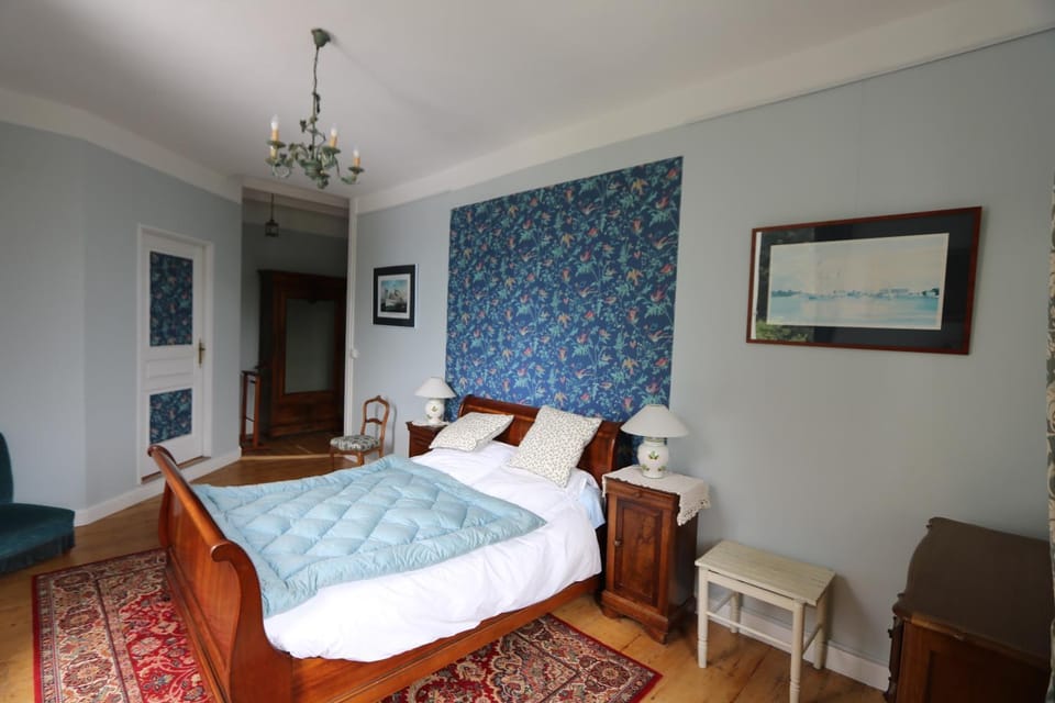 Bed, Photo of the whole room, Bedroom, Garden view, River view