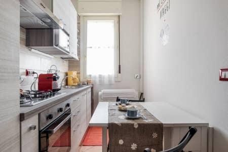 Coffee/tea facilities, Kitchen or kitchenette, Dining area, Communal kitchen