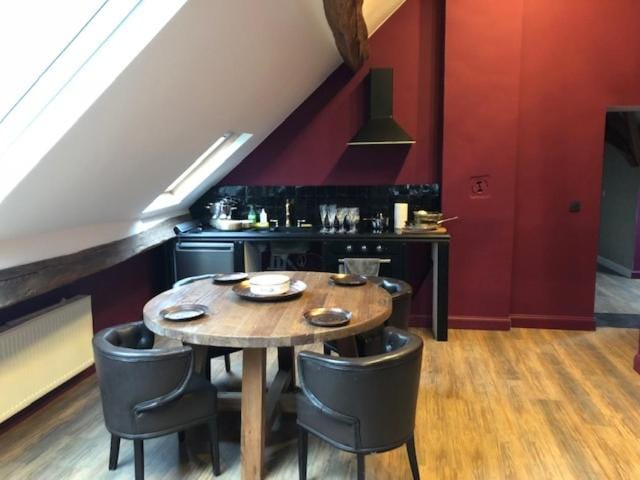 Kitchen or kitchenette, Dining area