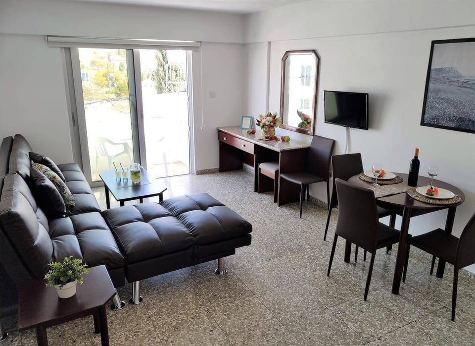 TV and multimedia, Balcony/Terrace, Living room, Dining area