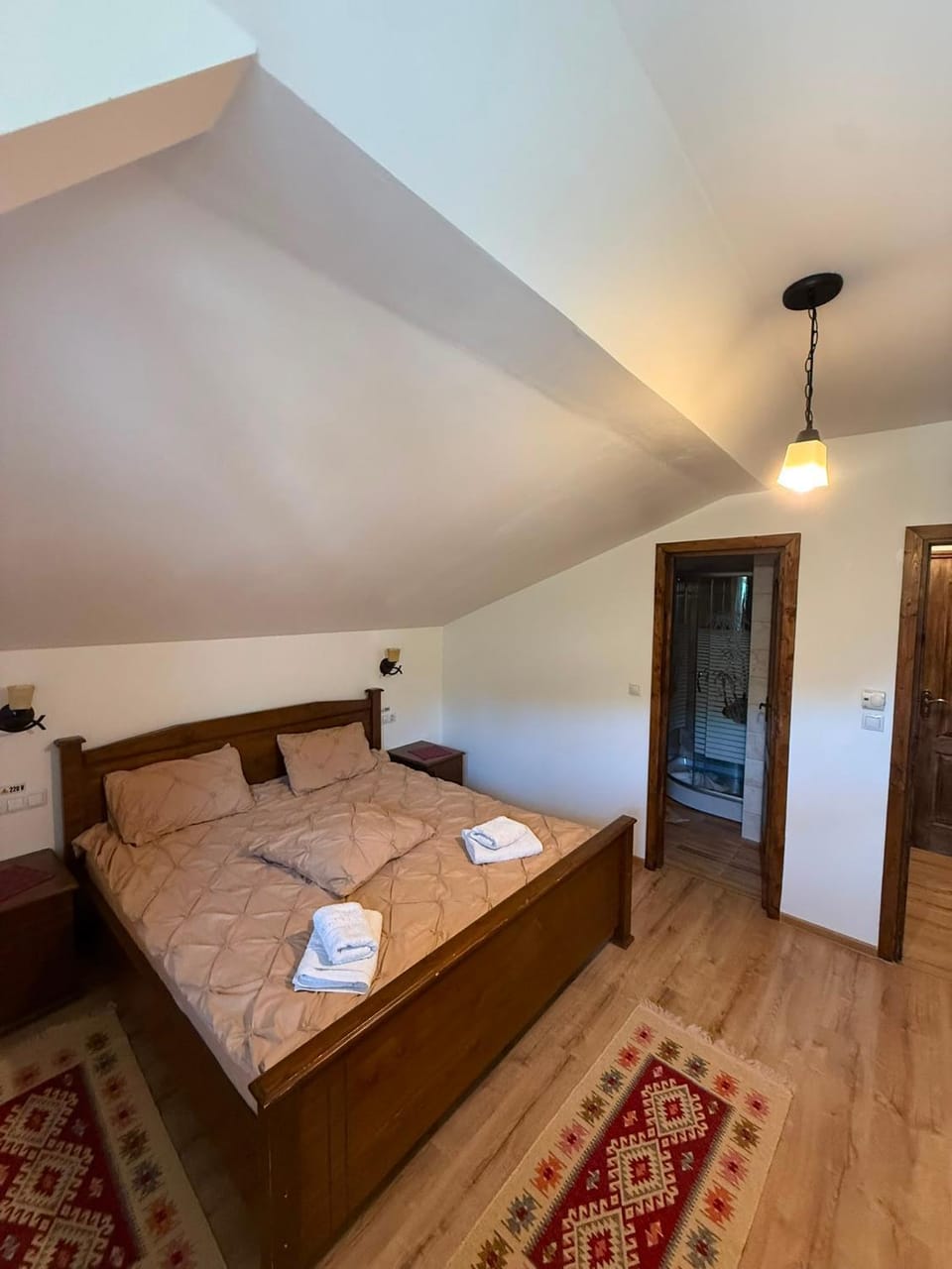 Bed, Photo of the whole room, Bedroom, towels