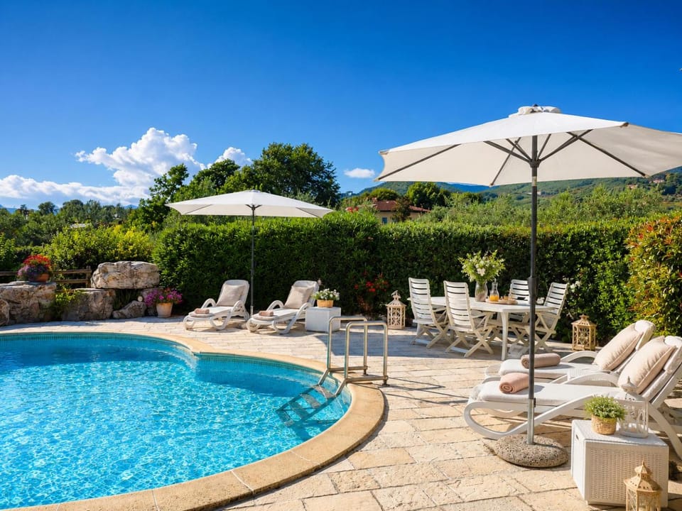 Swimming pool, sunbed