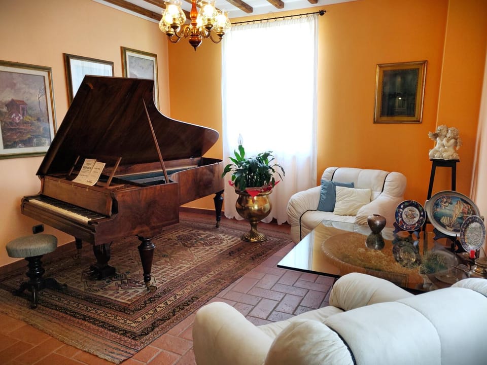 Living room, Lounge or bar