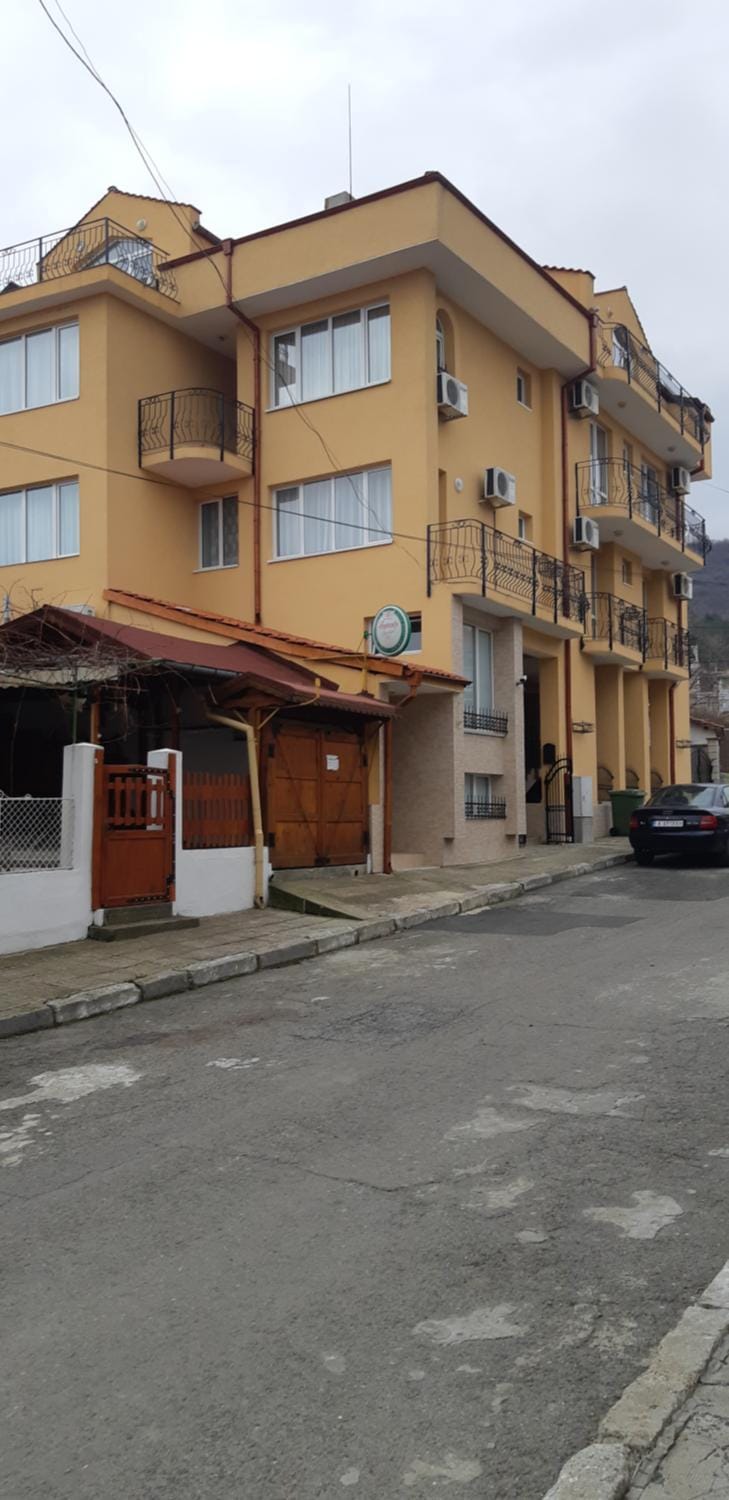 Facade/entrance