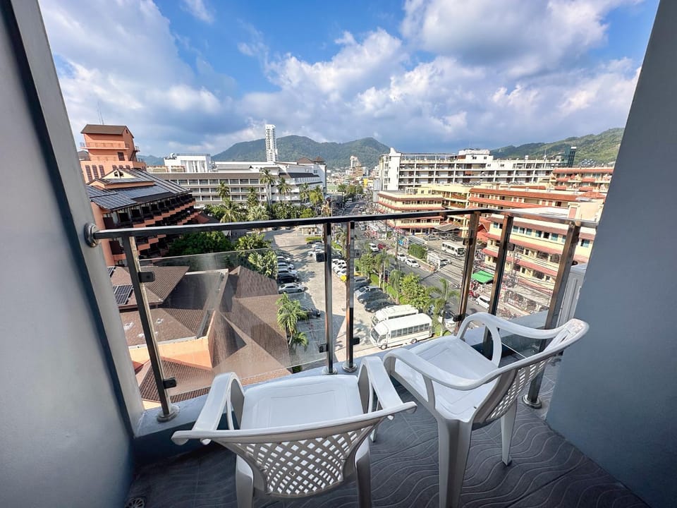 View (from property/room), Balcony/Terrace, City view