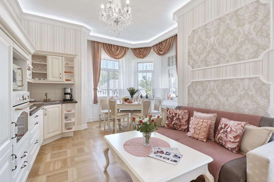 Kitchen or kitchenette, Living room, Dining area