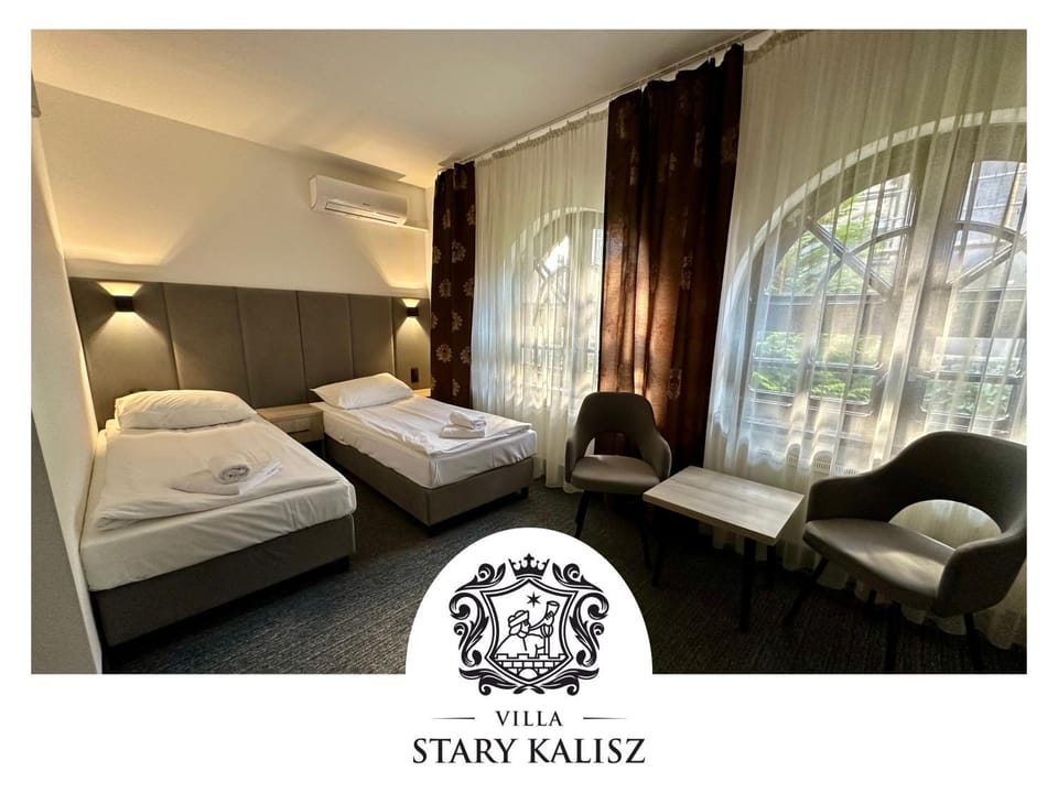 Bed, Photo of the whole room, Seating area, Bedroom, internet, towels, air conditioner