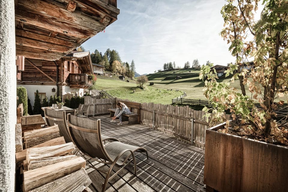 Garden, Living room, Seating area