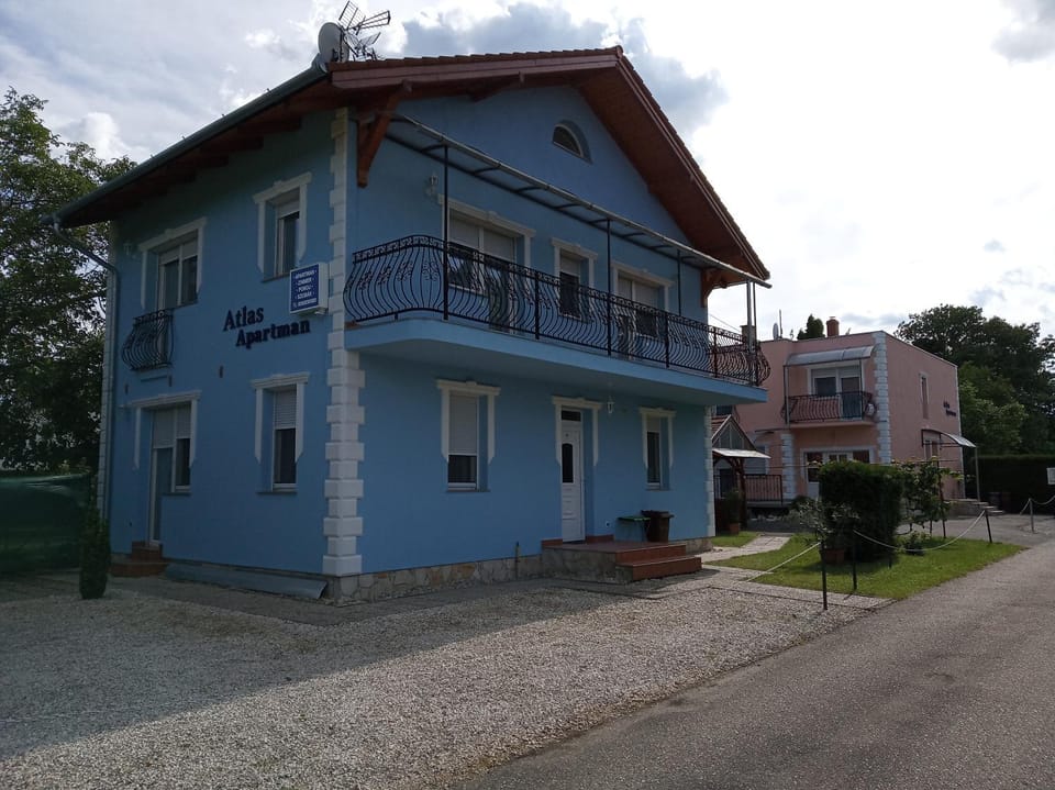 Decorative detail, Street view