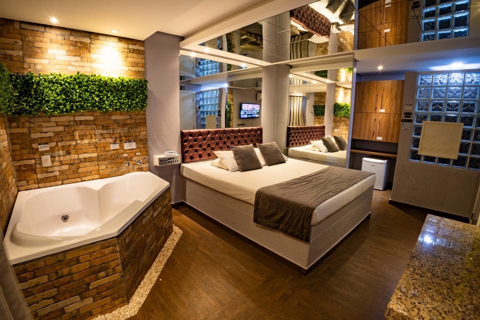 Bed, Hot Tub, TV and multimedia, Photo of the whole room, Bedroom, towels