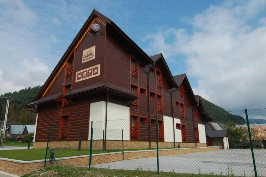Facade/entrance