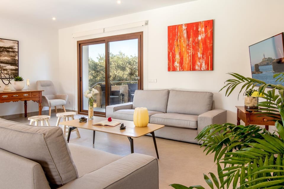 Communal lounge/ TV room, Living room