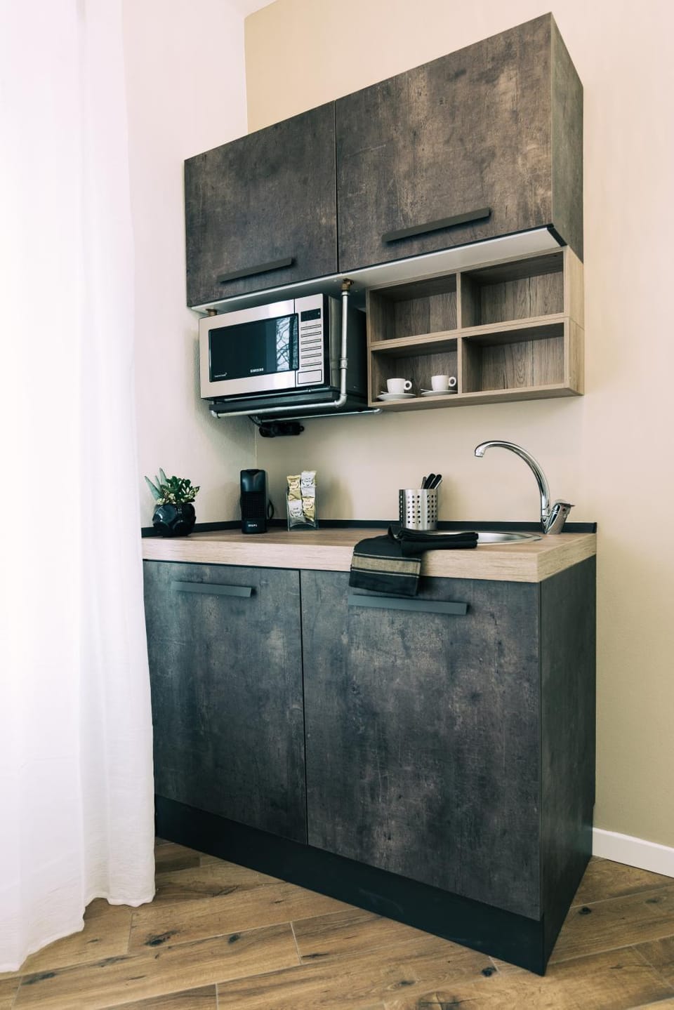 Coffee/tea facilities, Dining area