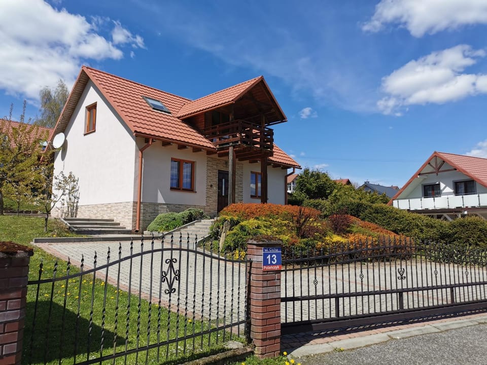 Property building, Facade/entrance, Area and facilities, Parking