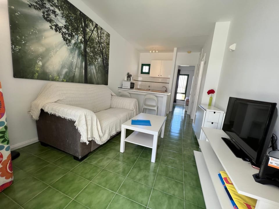 TV and multimedia, Kitchen or kitchenette, Living room, Seating area