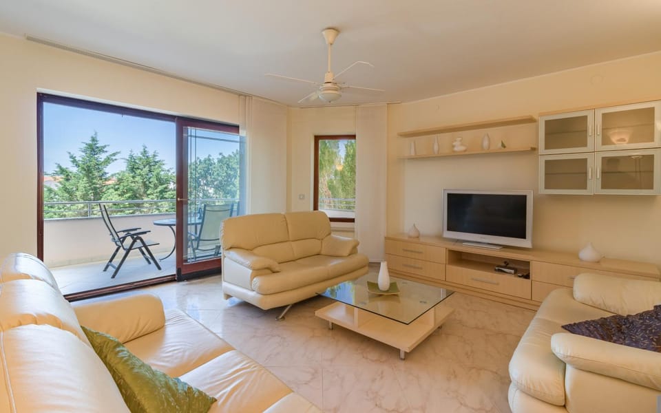 Day, Living room