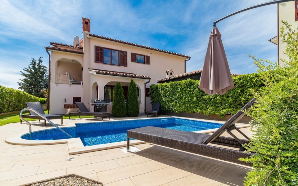 BBQ facilities, Garden, Pool view, Swimming pool, Swimming pool
