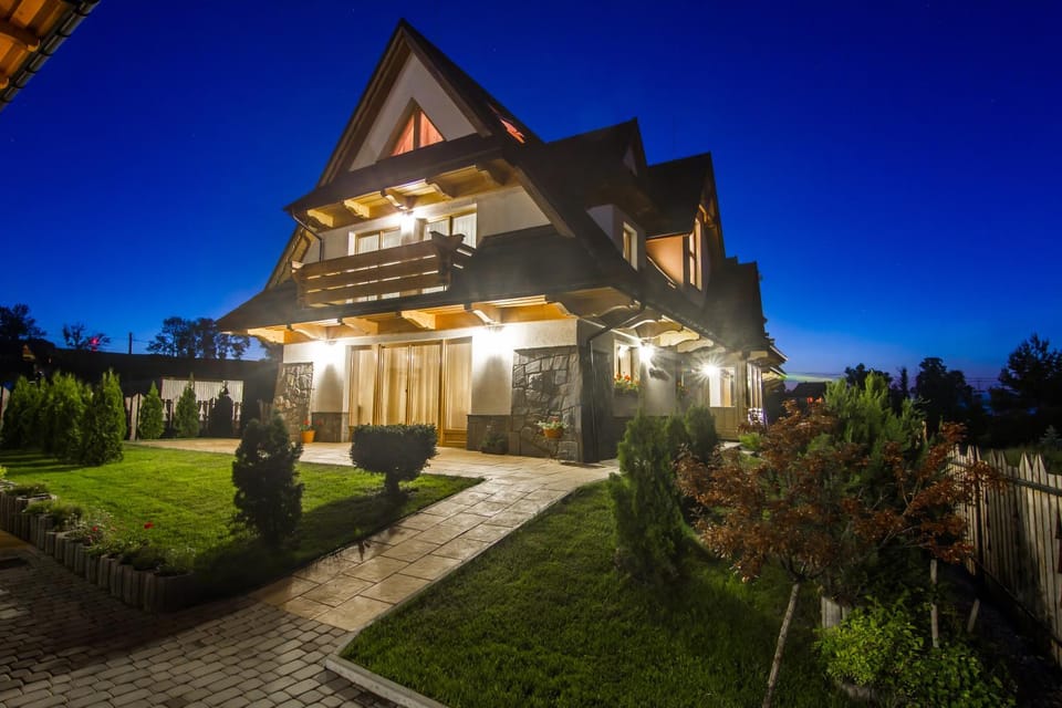 Facade/entrance, Spring, Winter, Summer, BBQ facilities, Garden