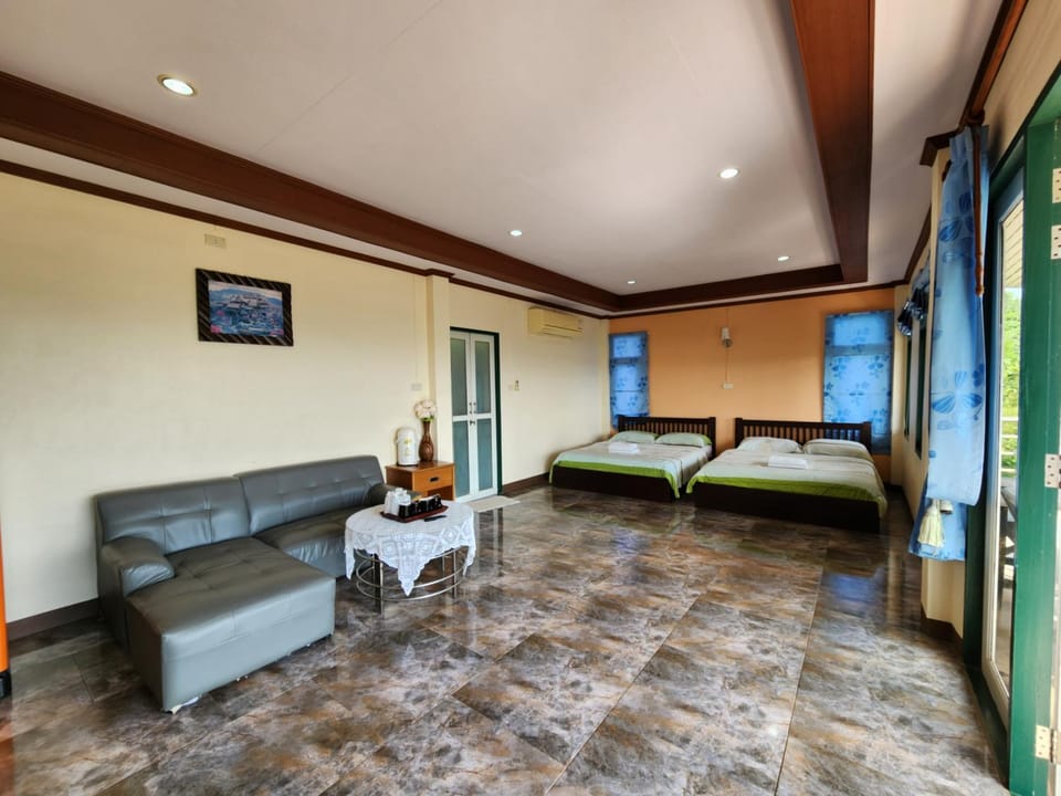 Bed, Living room, Photo of the whole room, Seating area, Bedroom