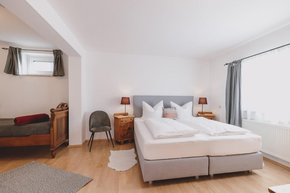 Bed, Living room, Photo of the whole room, Bedroom, furniture