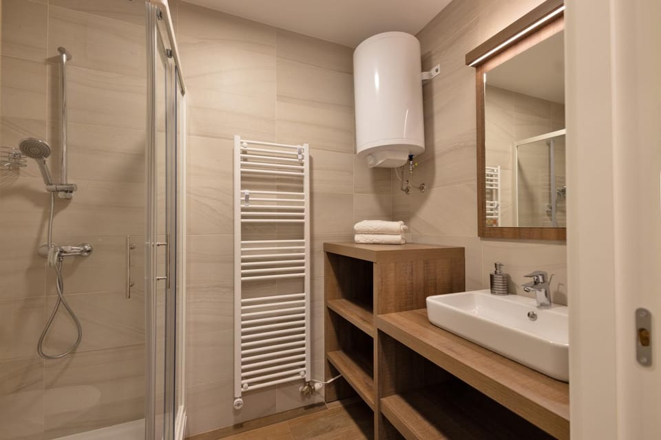 Shower, Bathroom, towels