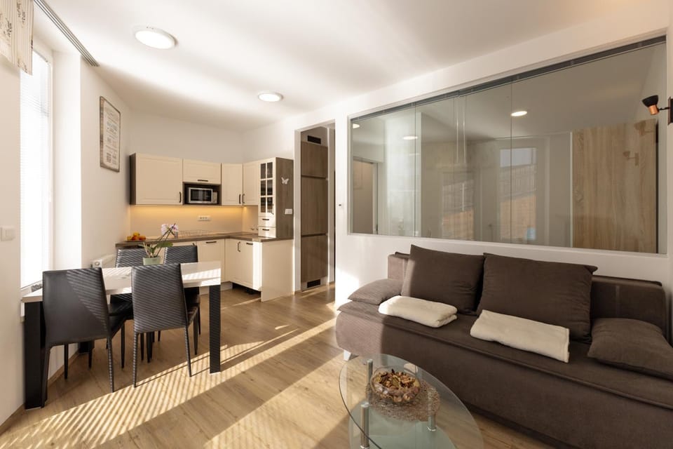 Seating area, Dining area, kitchen
