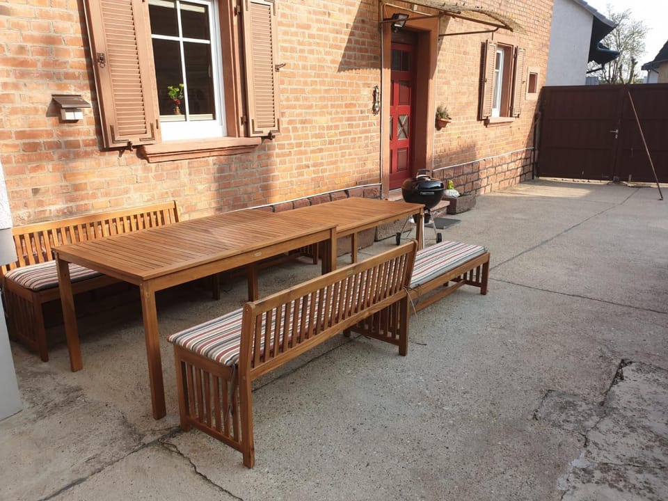 Patio, Facade/entrance, BBQ facilities, BBQ facilities, Seating area, On site, Sunset, Inner courtyard view