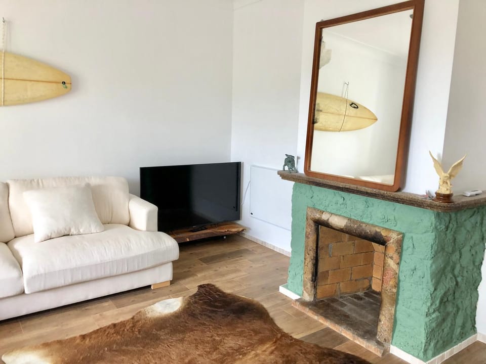 Communal lounge/ TV room, TV and multimedia, Living room, Seating area