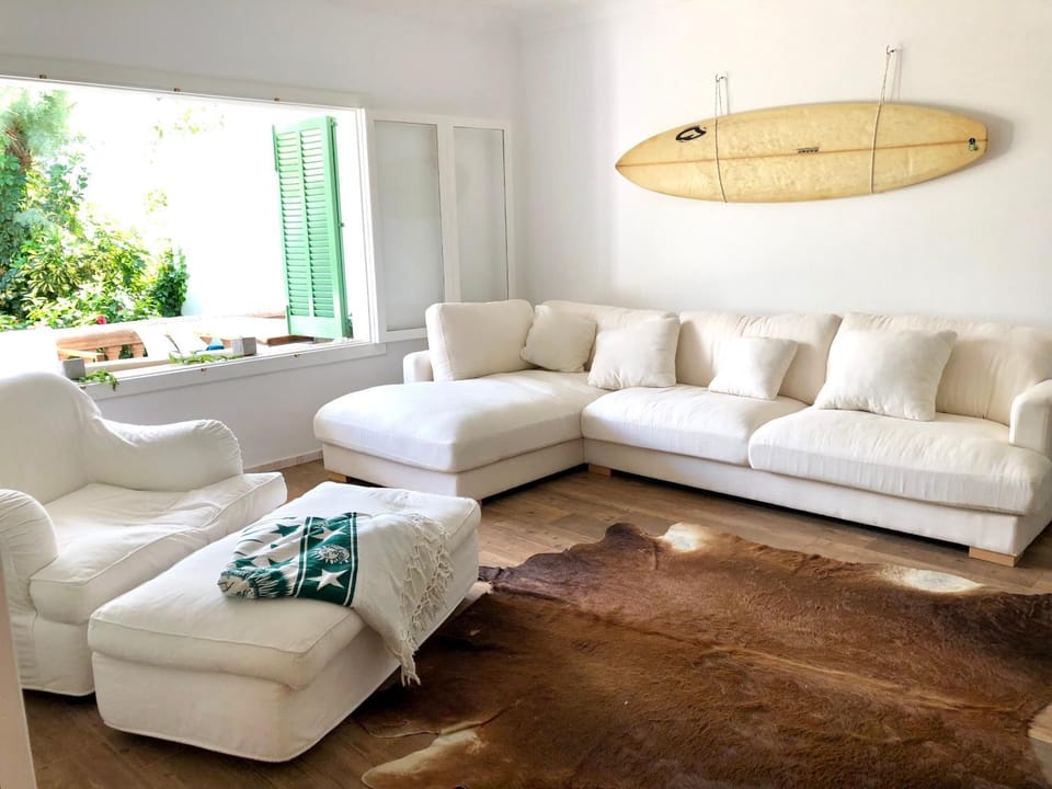 Communal lounge/ TV room, Living room, Seating area