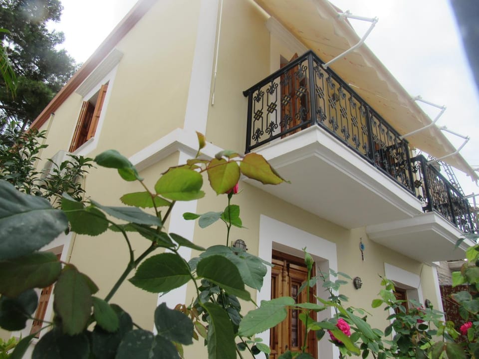 Chryssa Rooms Apartment in Muğla Province