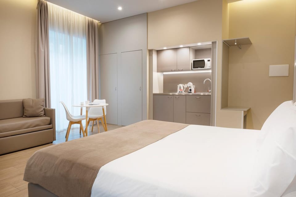 Bed, Kitchen or kitchenette, Photo of the whole room, Bedroom