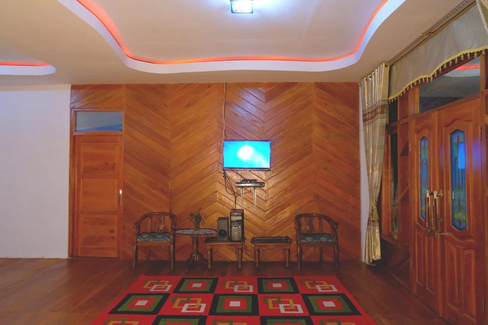 Communal lounge/ TV room, TV and multimedia, Living room, Seating area
