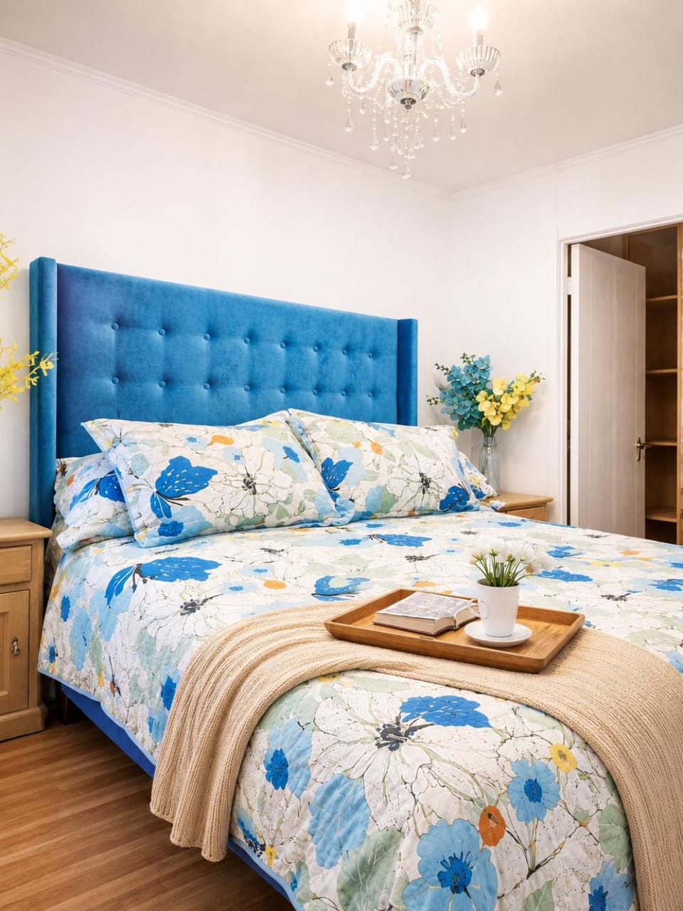 Bed, Photo of the whole room, Bedroom