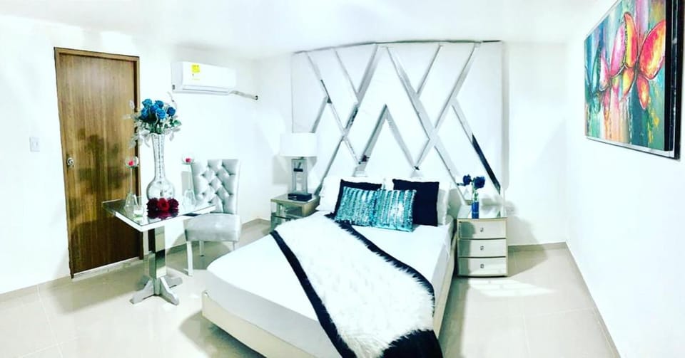 Bed, Photo of the whole room, Bedroom, air conditioner