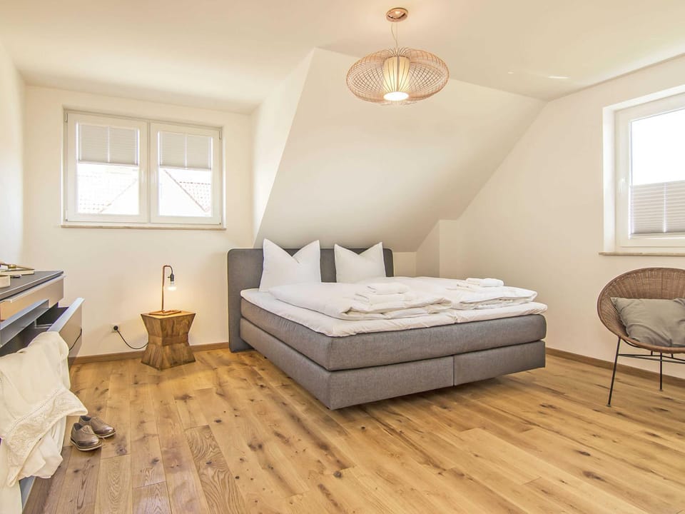 Bed, Photo of the whole room, Bedroom