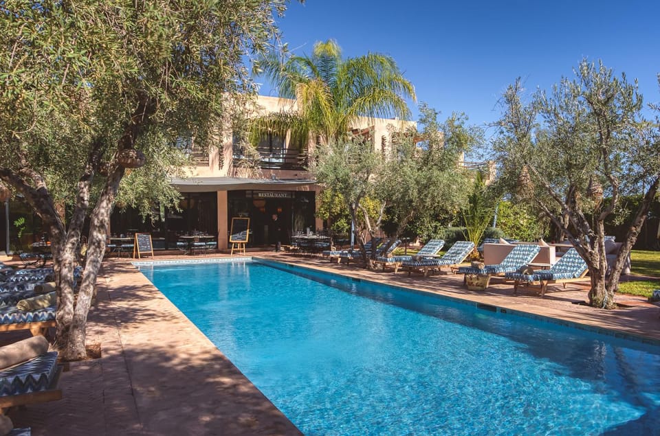 Property building, Day, Garden, Swimming pool, Swimming pool, sunbed